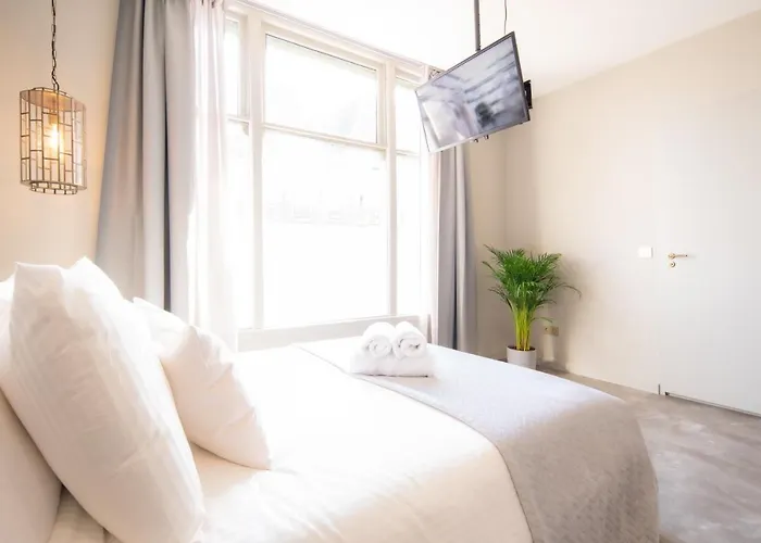 Newly Build Utopia Penthouse 7-minutes From Rotterdam Cs App3 Bed and Breakfast 3*